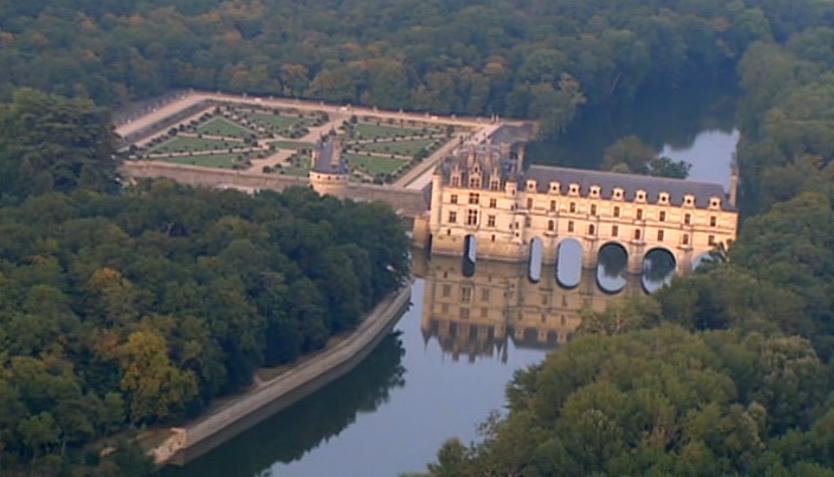 Loire_valley_chateau_2